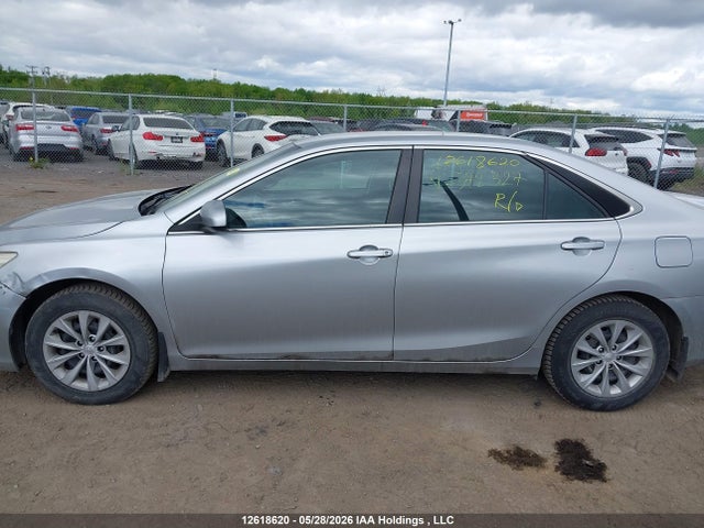 12618620 :رقم المزاد ، 4T1BF1FK7HU372327 vin ، 2017 Toyota Camry Le/xle/se/xse مزاد بيع
