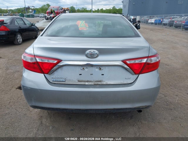 12618620 :رقم المزاد ، 4T1BF1FK7HU372327 vin ، 2017 Toyota Camry Le/xle/se/xse مزاد بيع