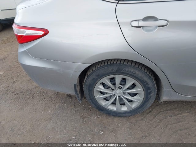 12618620 :رقم المزاد ، 4T1BF1FK7HU372327 vin ، 2017 Toyota Camry Le/xle/se/xse مزاد بيع