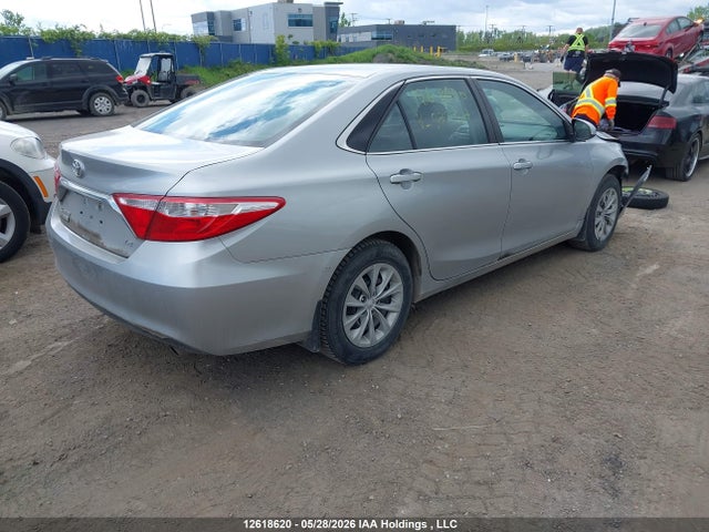12618620 :رقم المزاد ، 4T1BF1FK7HU372327 vin ، 2017 Toyota Camry Le/xle/se/xse مزاد بيع