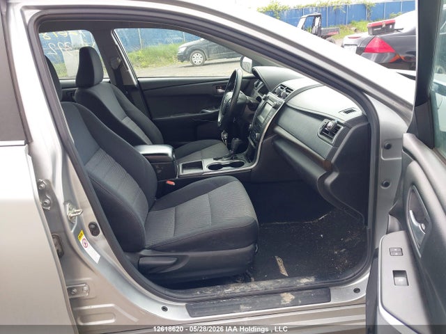12618620 :رقم المزاد ، 4T1BF1FK7HU372327 vin ، 2017 Toyota Camry Le/xle/se/xse مزاد بيع