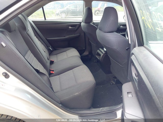 12618620 :رقم المزاد ، 4T1BF1FK7HU372327 vin ، 2017 Toyota Camry Le/xle/se/xse مزاد بيع