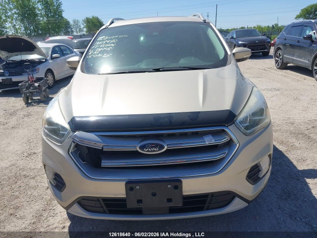 12618640 :رقم المزاد ، 1FMCU0J95HUD87451 vin ، 2017 Ford Escape Titanium مزاد بيع