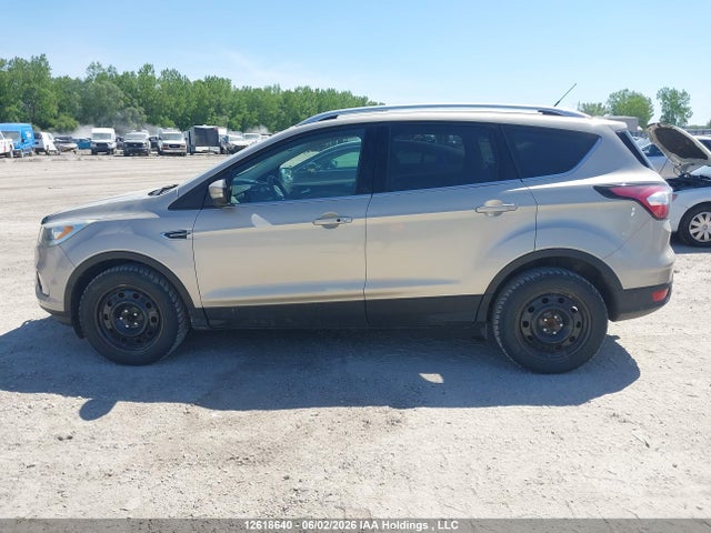 12618640 :رقم المزاد ، 1FMCU0J95HUD87451 vin ، 2017 Ford Escape Titanium مزاد بيع