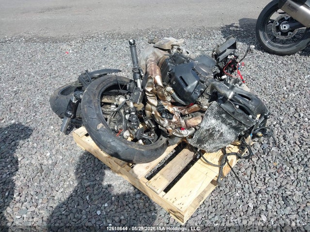Yamaha FZ09 2017 JYARN53NXHA000229 Image 2