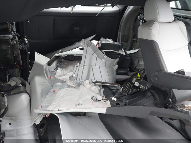 5TDGSKFC6RS138593 Toyota Sienna Le/xse/limited/platinum
