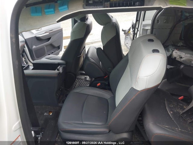 5TDGSKFC6RS138593 Toyota Sienna Le/xse/limited/platinum