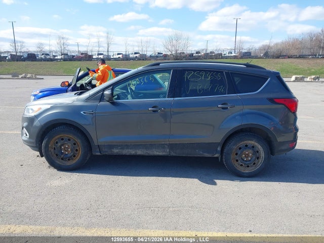 1FMCU9H97KUB67746 Ford ESCAPE SEL