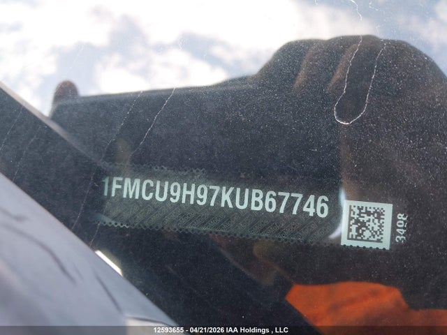1FMCU9H97KUB67746 Ford ESCAPE SEL