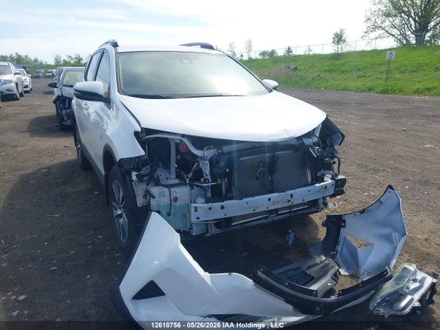 12618756 :رقم المزاد ، 2T3BFREV2JW852024 vin ، 2018 Toyota Rav4 مزاد بيع