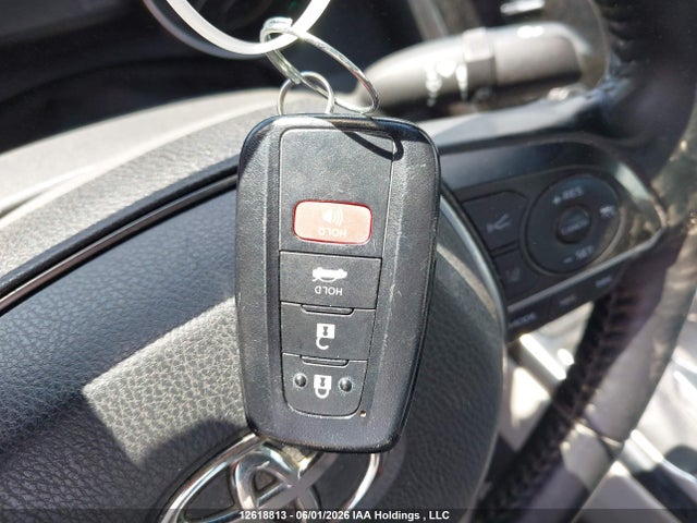 12618813 :رقم المزاد ، 4T1B21HK6JU001237 vin ، 2018 Toyota Camry Hybrid Xle مزاد بيع