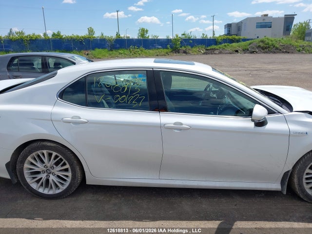 12618813 :رقم المزاد ، 4T1B21HK6JU001237 vin ، 2018 Toyota Camry Hybrid Xle مزاد بيع