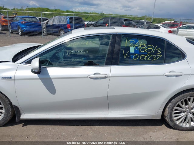 12618813 :رقم المزاد ، 4T1B21HK6JU001237 vin ، 2018 Toyota Camry Hybrid Xle مزاد بيع