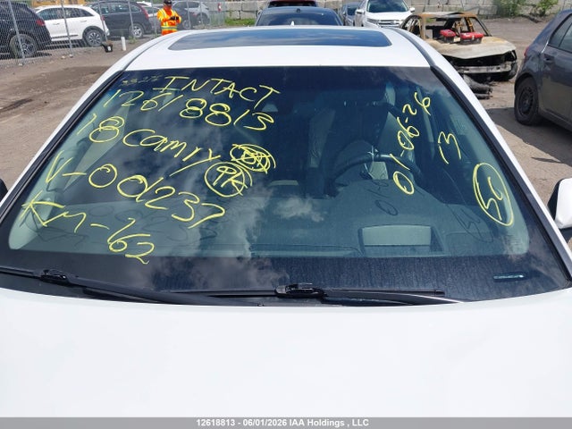 12618813 :رقم المزاد ، 4T1B21HK6JU001237 vin ، 2018 Toyota Camry Hybrid Xle مزاد بيع