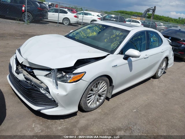 12618813 :رقم المزاد ، 4T1B21HK6JU001237 vin ، 2018 Toyota Camry Hybrid Xle مزاد بيع