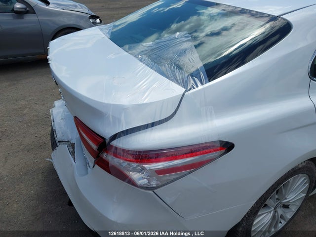 12618813 :رقم المزاد ، 4T1B21HK6JU001237 vin ، 2018 Toyota Camry Hybrid Xle مزاد بيع