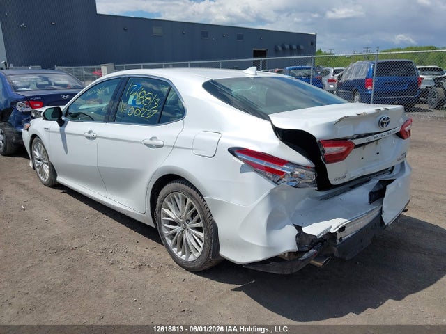 12618813 :رقم المزاد ، 4T1B21HK6JU001237 vin ، 2018 Toyota Camry Hybrid Xle مزاد بيع