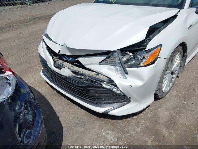 12618813 :رقم المزاد ، 4T1B21HK6JU001237 vin ، 2018 Toyota Camry Hybrid Xle مزاد بيع