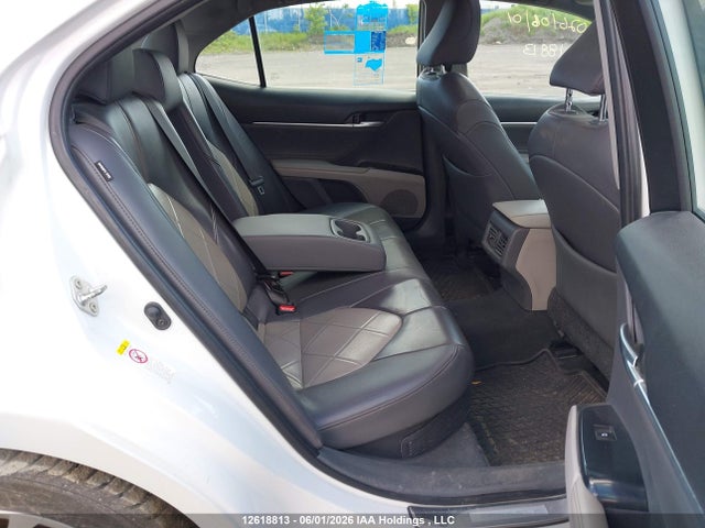12618813 :رقم المزاد ، 4T1B21HK6JU001237 vin ، 2018 Toyota Camry Hybrid Xle مزاد بيع