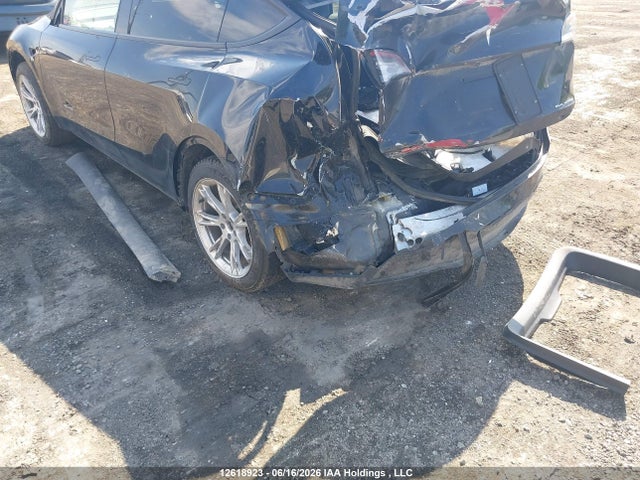 Tesla Model Y Long Range 2024 7SAYGAEE3RF023136 Image 11