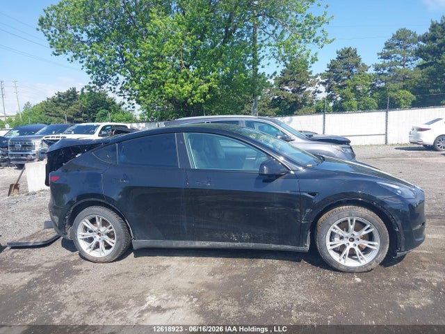 Tesla Model Y Long Range 2024 7SAYGAEE3RF023136 Image 13