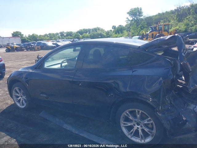 Tesla Model Y Long Range 2024 7SAYGAEE3RF023136 Image 14