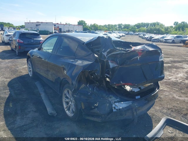 Tesla Model Y Long Range 2024 7SAYGAEE3RF023136 Image 3
