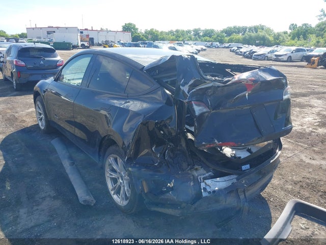 Tesla Model Y Long Range 2024 7SAYGAEE3RF023136 Image 6