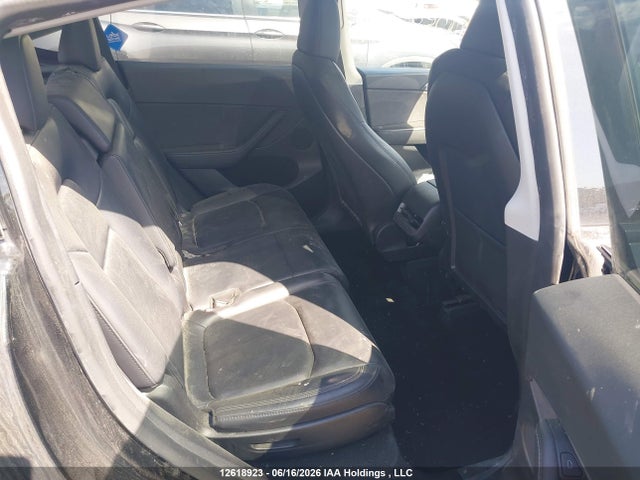 Tesla Model Y Long Range 2024 7SAYGAEE3RF023136 Image 8