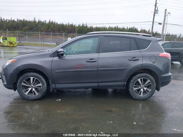 Продажа на аукционе авто 2017 Toyota Rav4 Xle, vin: 2T3RFREV5HW689930, номер лота: 12618945