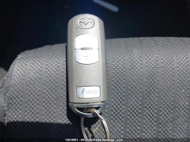 JM1BM1K77E1105715 Mazda Mazda3 Gx-sky
