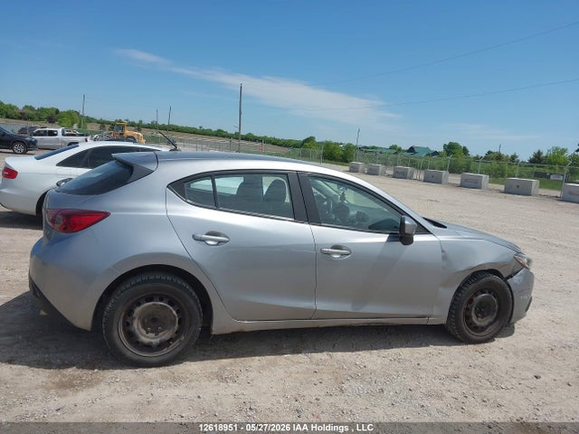 JM1BM1K77E1105715 Mazda Mazda3 Gx-sky