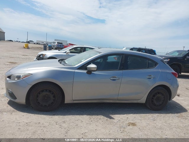 JM1BM1K77E1105715 Mazda Mazda3 Gx-sky