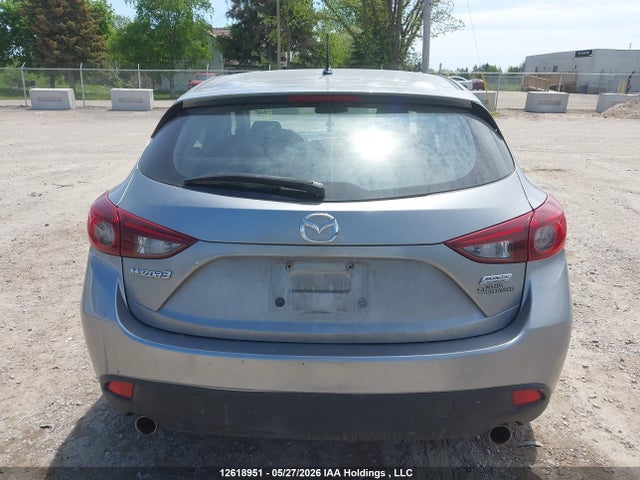 JM1BM1K77E1105715 Mazda Mazda3 Gx-sky