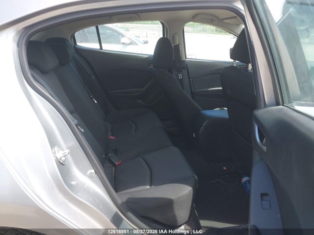 JM1BM1K77E1105715 Mazda Mazda3 Gx-sky