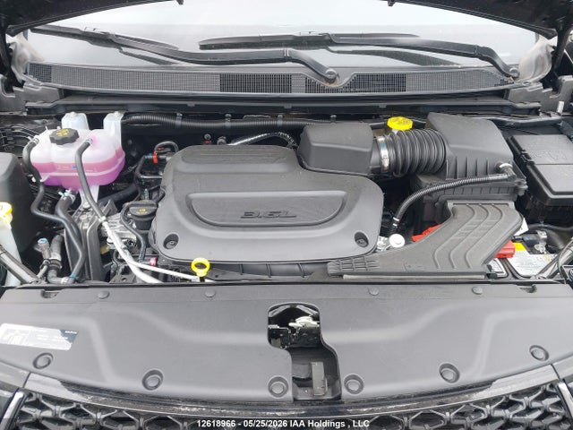 Chrysler Pacifica Limited 2026 2C4RC1GG9TR269275 Image 10