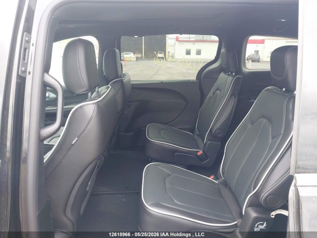 Chrysler Pacifica Limited 2026 2C4RC1GG9TR269275 Image 8