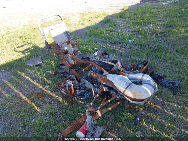 12618976 :رقم المزاد ، 2BPS284064V001166 vin ، 2004 Skidoo  مزاد بيع