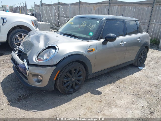 Mini 5 Door Cooper 2017 WMWXU1C50H2E19160 Image 2