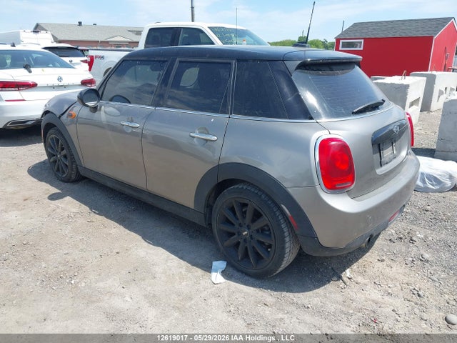 Mini 5 Door Cooper 2017 WMWXU1C50H2E19160 Image 3