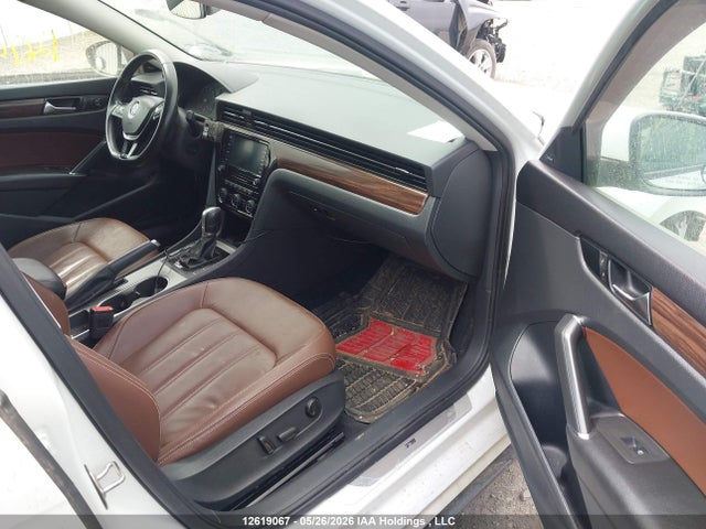 2020 Volkswagen Passat Execline მანქანა იყიდება აუქციონზე, vin: 1VWEA7A34LC006355, აუქციონის ნომერი: 12619067