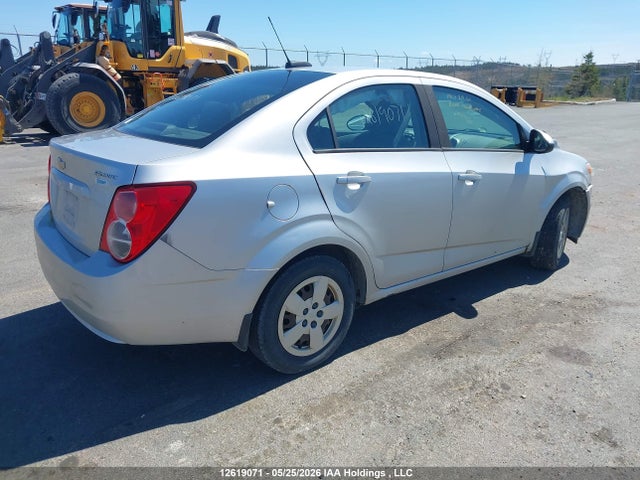 1G1JA5SH4F4215215 Chevrolet SONIC LS