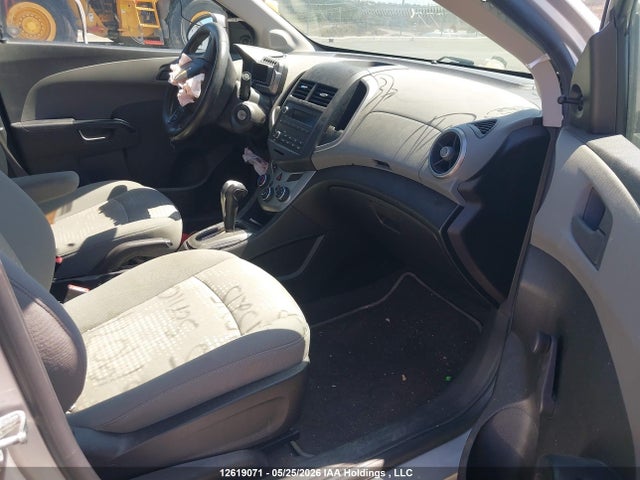 1G1JA5SH4F4215215 Chevrolet SONIC LS