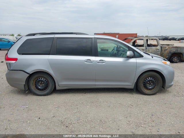 2011 Toyota Sienna Le V6 მანქანა იყიდება აუქციონზე, vin: 5TDKK3DC5BS141350, აუქციონის ნომერი: 12619132