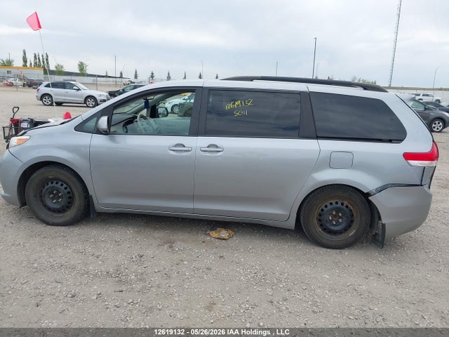 2011 Toyota Sienna Le V6 მანქანა იყიდება აუქციონზე, vin: 5TDKK3DC5BS141350, აუქციონის ნომერი: 12619132