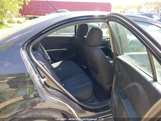 Chevrolet Sonic Lt Auto 2015 1G1JC5SH7F4190692 Image 8