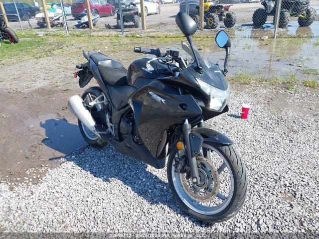 12619712 :رقم المزاد ، MLHMC4120B5000941 vin ، 2011 Honda Cbr250 Ra مزاد بيع