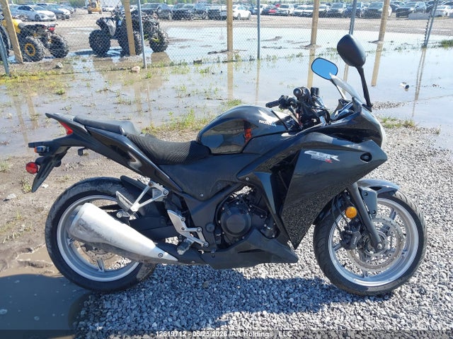 12619712 :رقم المزاد ، MLHMC4120B5000941 vin ، 2011 Honda Cbr250 Ra مزاد بيع