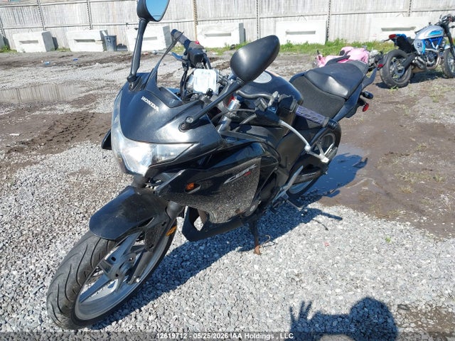 12619712 :رقم المزاد ، MLHMC4120B5000941 vin ، 2011 Honda Cbr250 Ra مزاد بيع