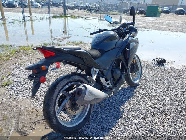12619712 :رقم المزاد ، MLHMC4120B5000941 vin ، 2011 Honda Cbr250 Ra مزاد بيع